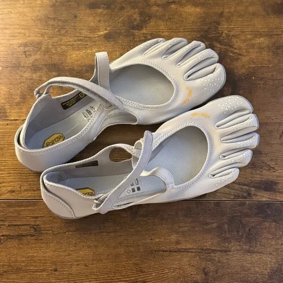Vibram Women's V-Soul Silver FiveFingers - Picture 4 of 5
